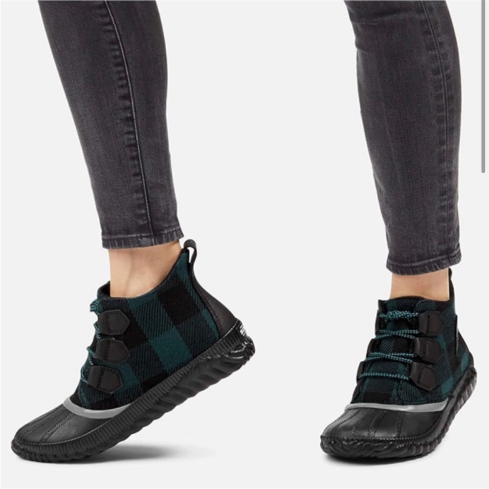 SOREL Out N About Plaid Boot size 9